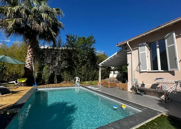 Holiday House In The City-Center Of Antibes With A Private Pool